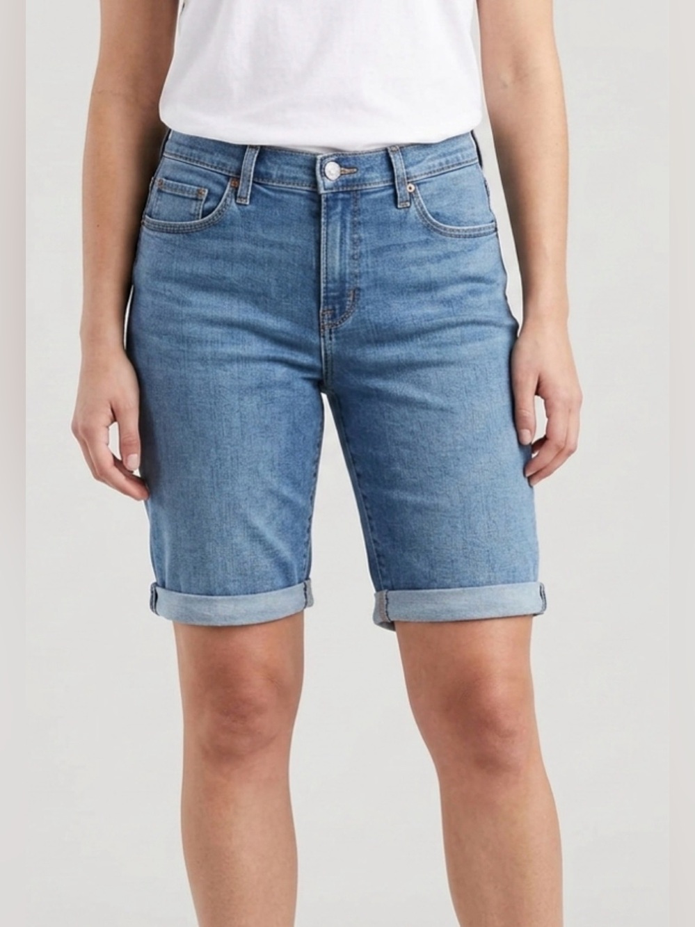 Levi's Women’s Classic Bermuda Shorts in a Medium Wash Size 31